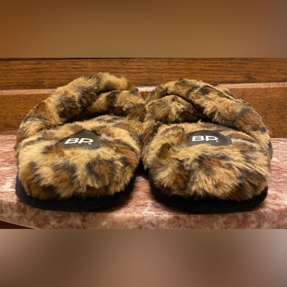 BP. NORDSTROM’S Ladies Slippers; Large - 9/10; Animal print; Worn twice; EUC. - Picture 4 of 6